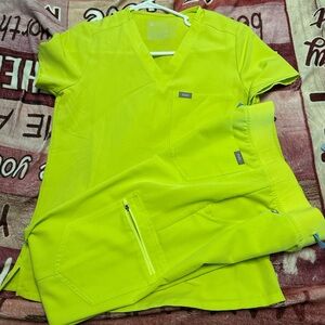 Figs Citrine Scrub Set